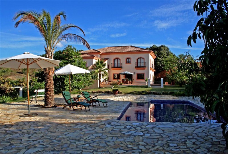 Modern Landhuis in de buurt van Coin met een grote prijs verlaging van 300.000 €